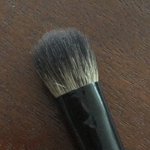 Eve Pearl Shadow Brush 103 - Picture 2 of 4